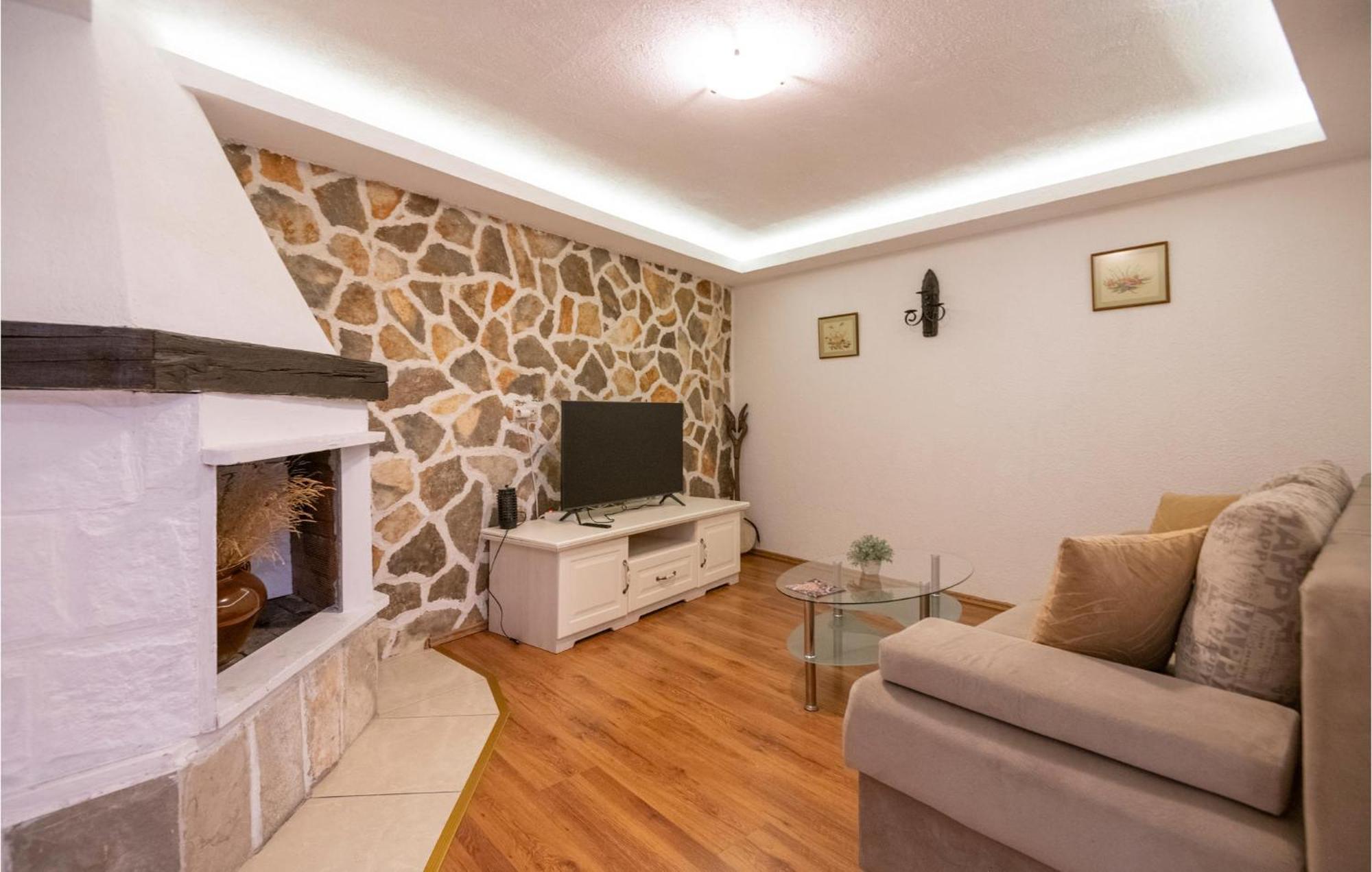 Beautiful Home In Makarska With Kitchen المظهر الخارجي الصورة
